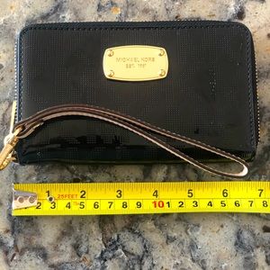 Michael Kors patent Wrislet